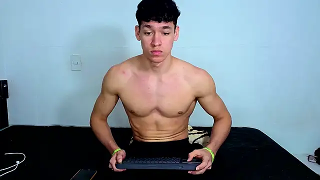 Luke_Muscle élő XXX-chatje