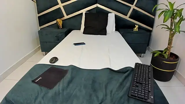 monsterholes webcam show