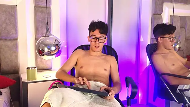 Austin_Reedss Show in webcam