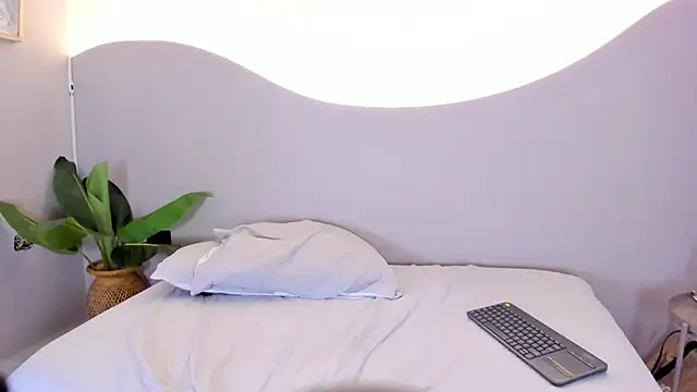 ainaah_'s Live XXX Chat