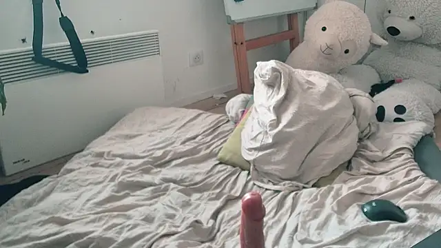 CeriseLapine Webcam Show