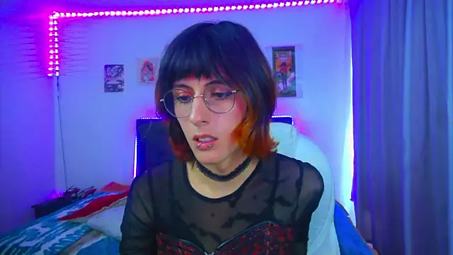 goth_minerva: διαδικτυακό σόου στην κάμερα