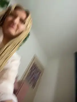 XXX chat uživo modela UmaBlossom