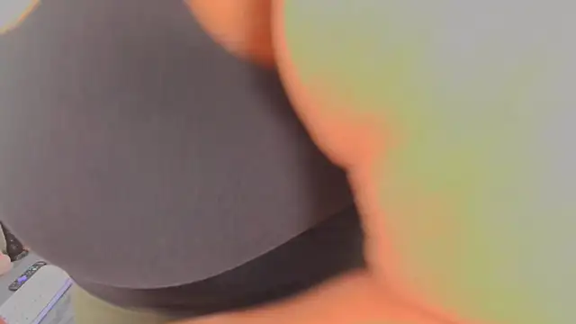MeghanXO Show in webcam