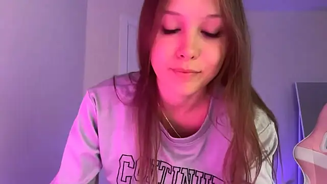Nelly_Sweetgirl: διαδικτυακό σόου στην κάμερα