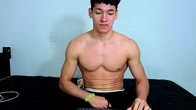 Show de Luke_Muscle na webcam
