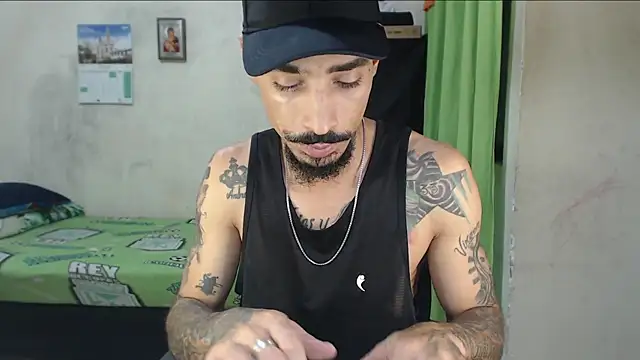 emiliano_hottt Chat XXX in diretta