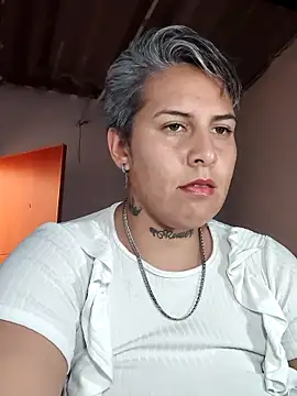 Chat XXX en directo de Yessi_rousse