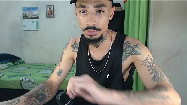 แชท XXX สดของ emiliano_hottt