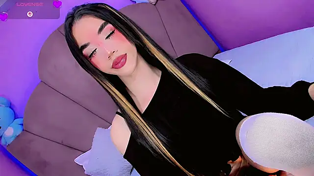 AlissonDannae777 Adlı Modelin Canlı XXX Sohbeti