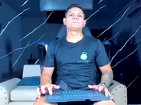 הופעת וובקאם של HenrryDouglas