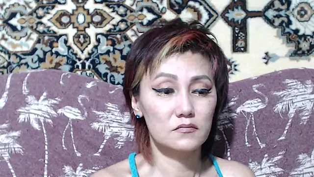 XXX chat uživo modela VERYHAPPYWOMANXXX