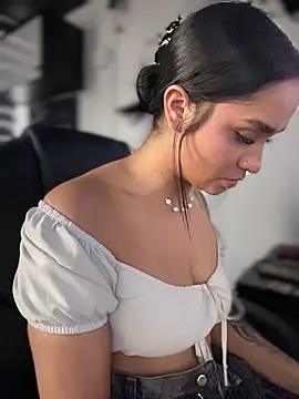Isabella-Teen live XXX chat