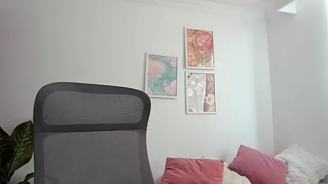 canelleGarces Adlı Modelin Canlı XXX Sohbeti