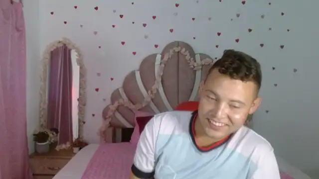 sven_fox723 Adlı Modelin Canlı XXX Sohbeti