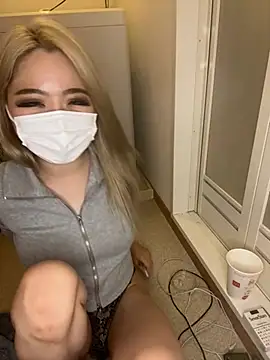 MOMOKA_33 webcam show