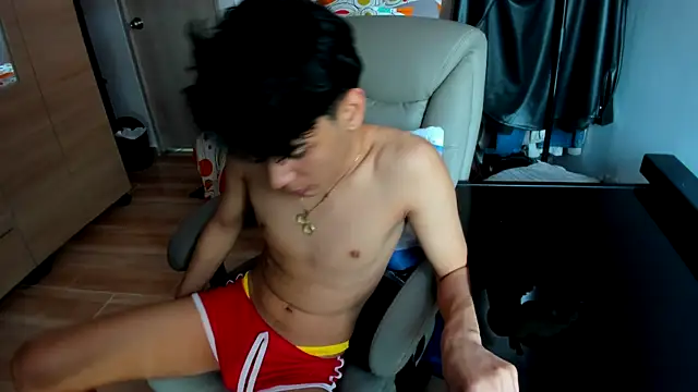 AliottTwink live XXX chat