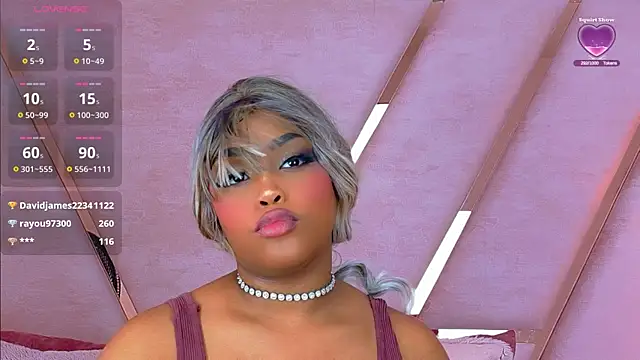 TiannahGlowのライブXXXチャット