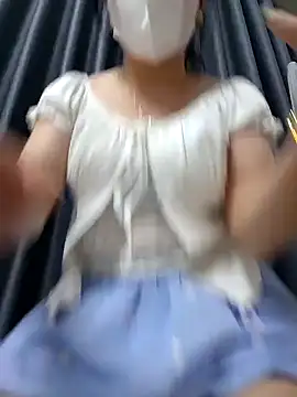 Mina-02 Show in webcam