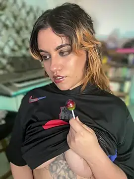 NikkiNix's Webcam Show