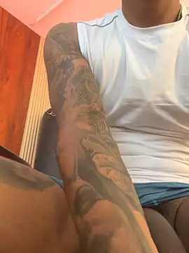 Latinmoster_boss' Live XXX Chat