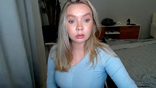 PolinaXXXXXJones élő XXX-chatje