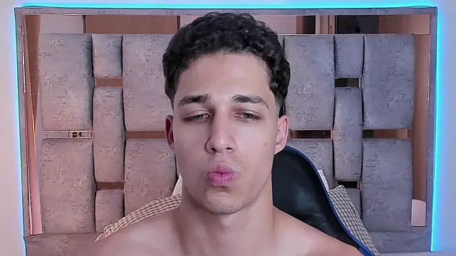 แชท XXX สดของ orionblaze69_