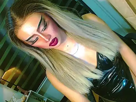 HOLLYWOOD_QUEEN_88 webcam show