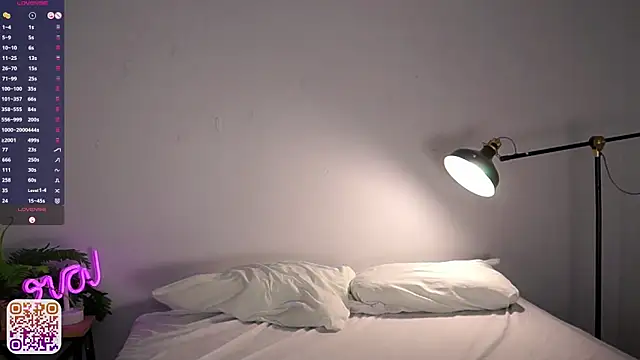 XXX chat uživo modela MercBoone