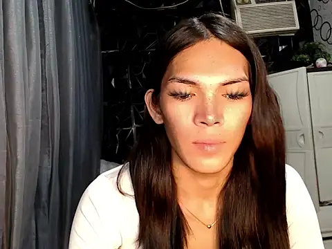 GORGEOUS_CARMEE Show in webcam