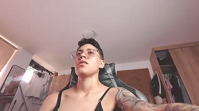 Cutie_Shy_: απευθείας συνομιλία ΧΧΧ