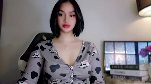 Anna_HollyDoll Adlı Modelin Web Kamerası Şovu