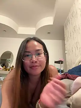 XXX chat uživo modela Ponthip