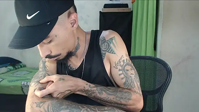 Chat XXX ao vivo de emiliano_hottt