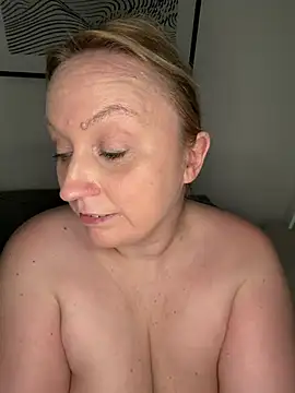 Pokazy przed kamerką – BBW_Nora