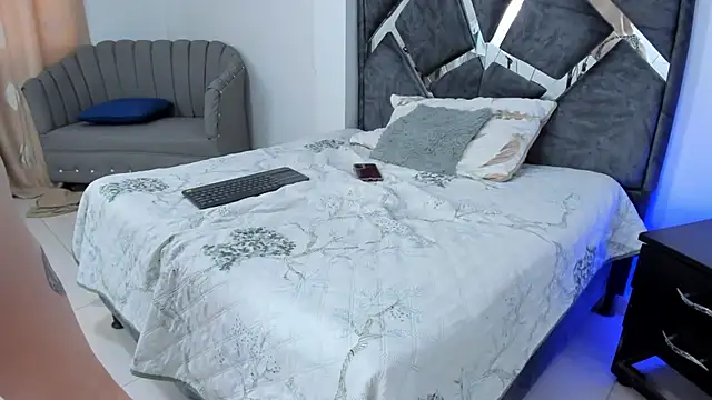 Domina0 Adlı Modelin Canlı XXX Sohbeti