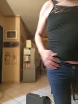 baby_lo: διαδικτυακό σόου στην κάμερα