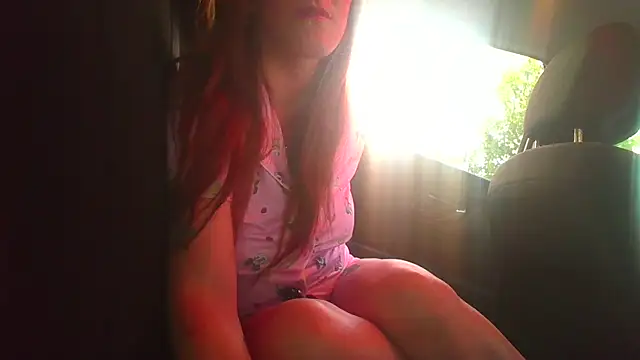 LucyRoseMae Show in webcam