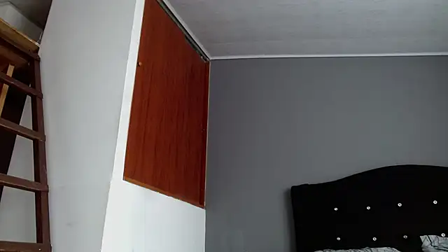 Emilia_1995 Live XXX Chat