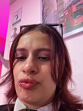 steffmontespink18 Adlı Modelin Canlı XXX Sohbeti