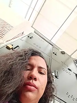 צ'אט XXX בשידור חי של TamaraaHoney