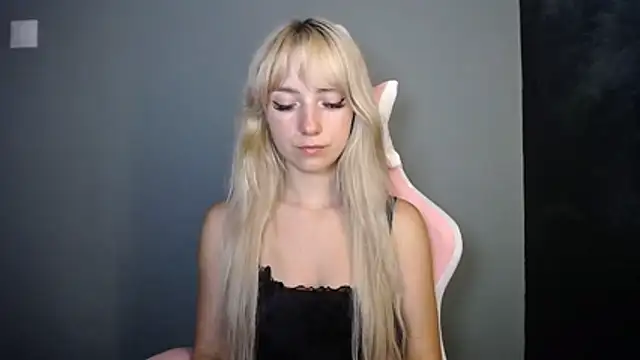 LuciaYoung – Naživo XXX chat