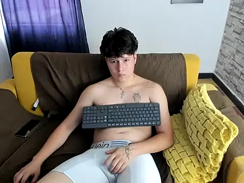 daniel_leon 即時 XXX 聊天