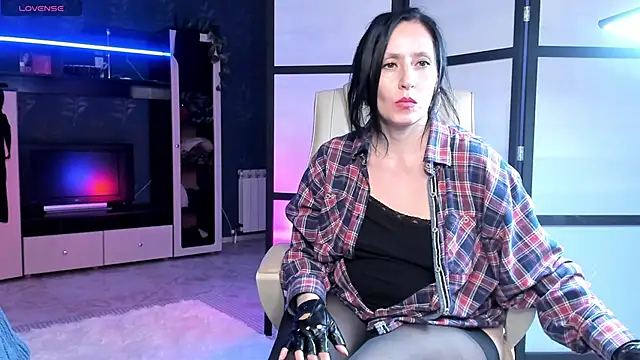 Lucky_Milf's Live XXX Chat
