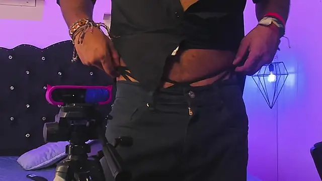 Arez_Vortex_: διαδικτυακό σόου στην κάμερα