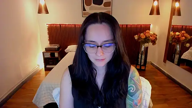 KatherineBond Chat XXX live