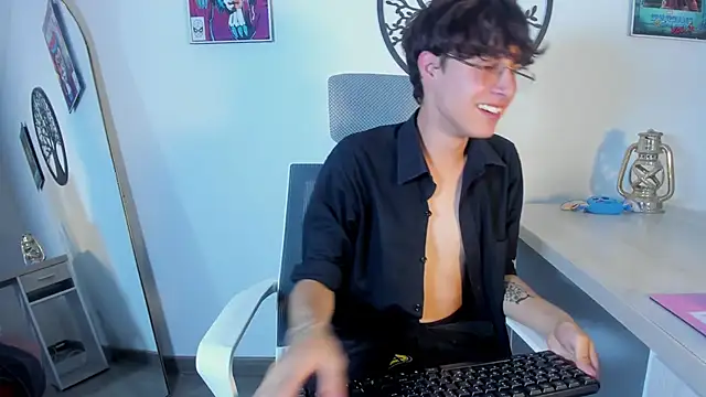Krown_nox Adlı Modelin Canlı XXX Sohbeti