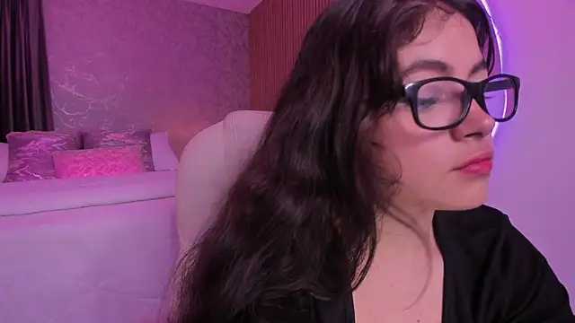 Natasha-aniston Adlı Modelin Canlı XXX Sohbeti