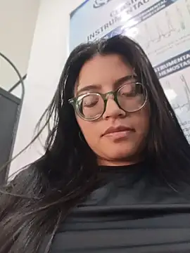SOFI__10 Adlı Modelin Canlı XXX Sohbeti