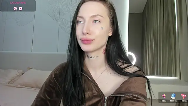 JenniferQueen11 Adlı Modelin Canlı XXX Sohbeti